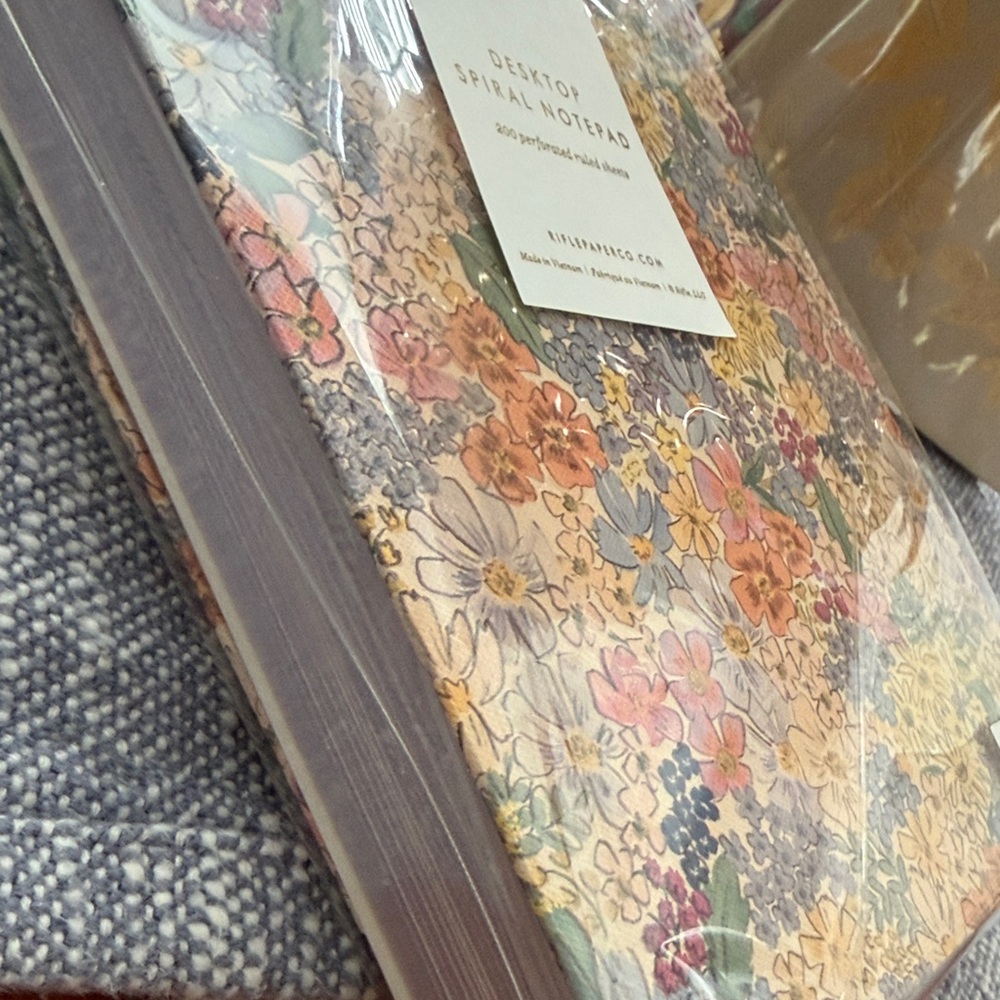 Rifle Paper Co. - Desktop Spiral Notepad - Mimi 200 pages - Picture 5 of 11